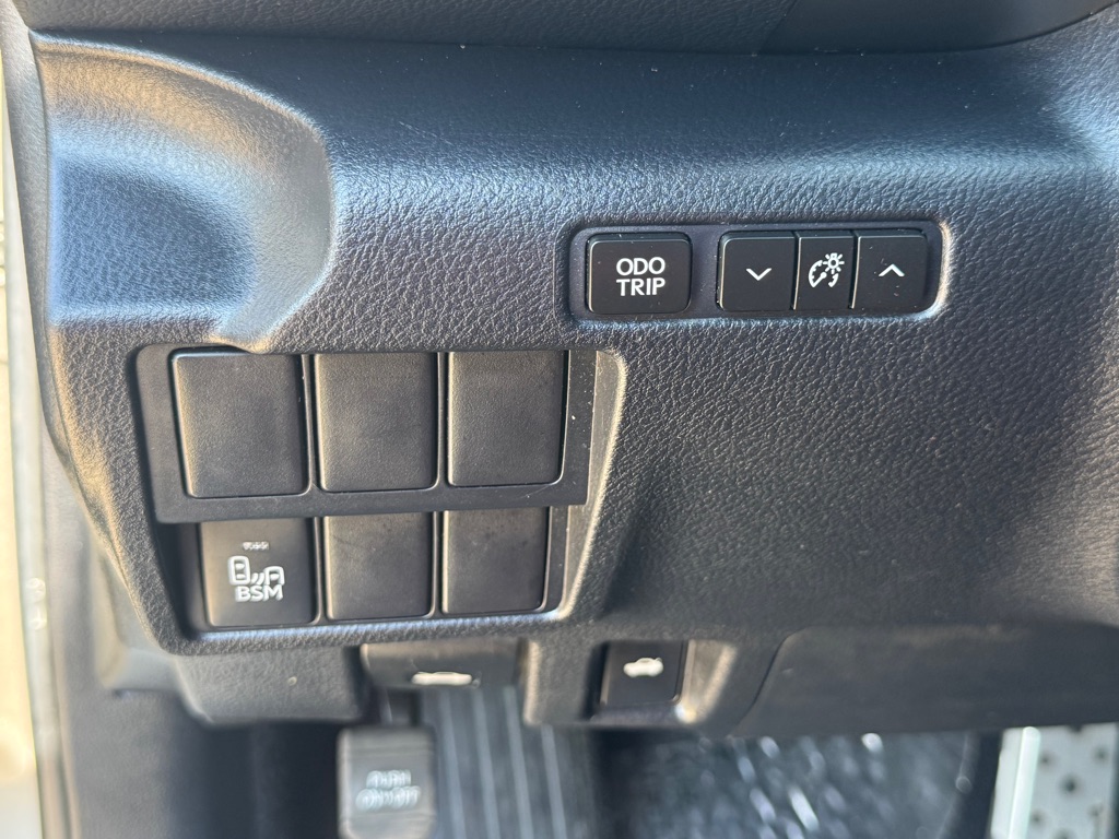 Photo 10 of this LEXUS IS 200T