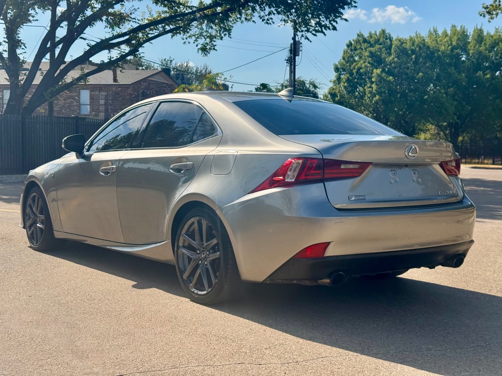 Photo 4 of this LEXUS IS 200T