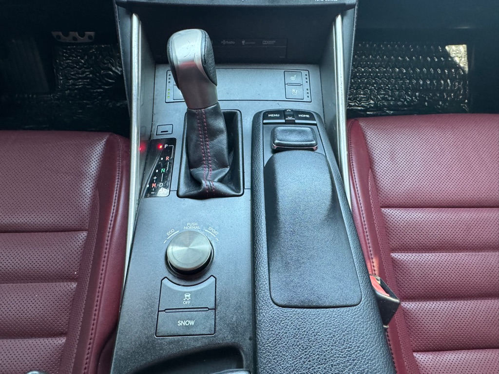 Photo 18 of this LEXUS IS 200T