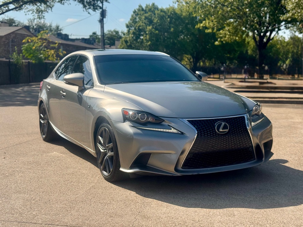 Photo 2 of this LEXUS IS 200T