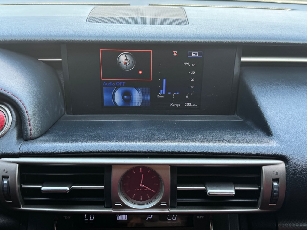 Photo 23 of this LEXUS IS 200T