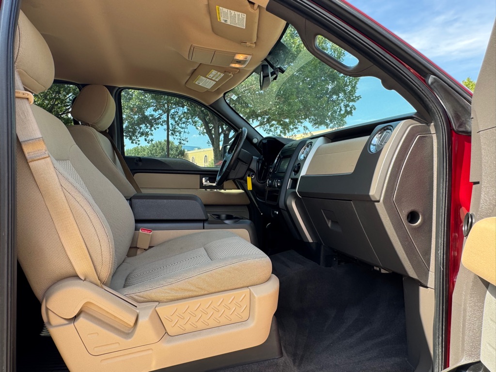 Photo 28 of this FORD F-150