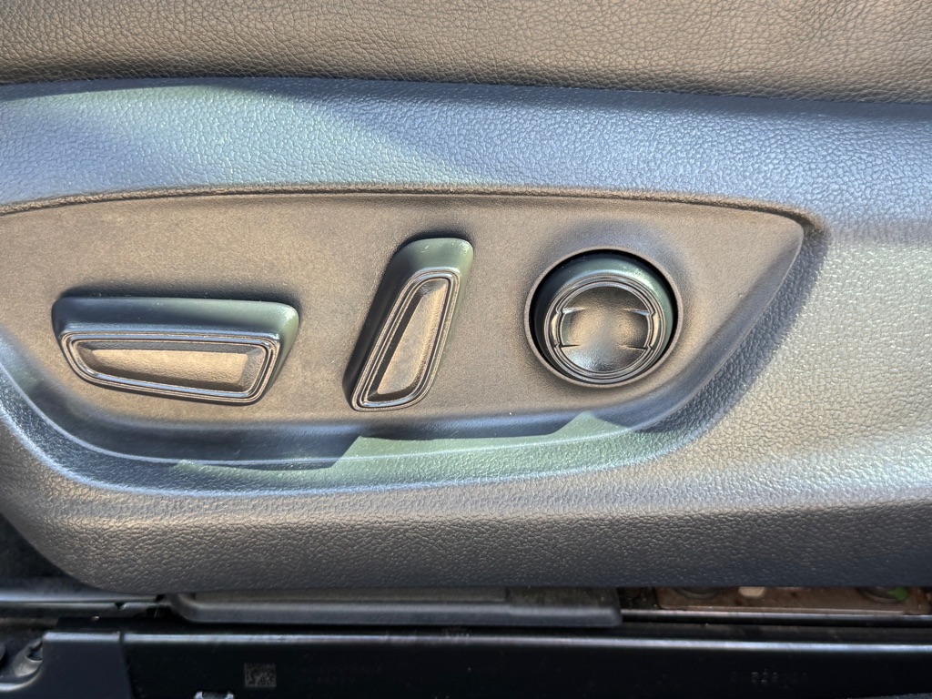 Photo 8 of this TOYOTA CAMRY