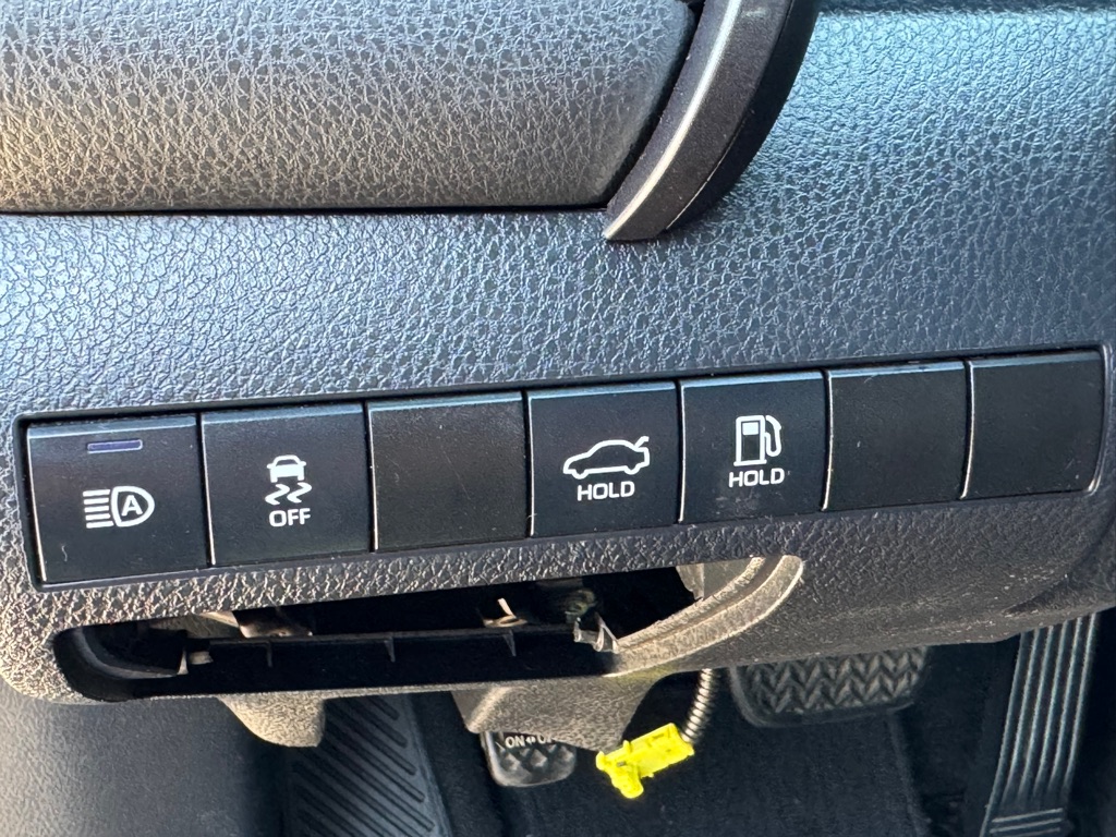 Photo 9 of this TOYOTA CAMRY