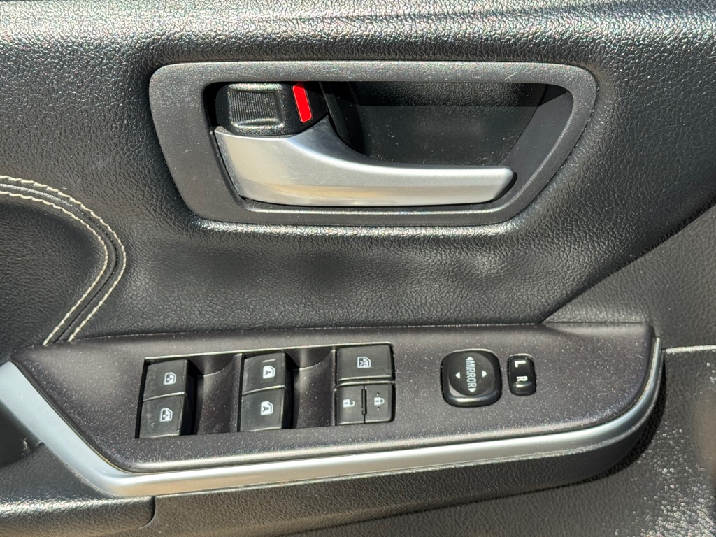 Photo 6 of this TOYOTA CAMRY