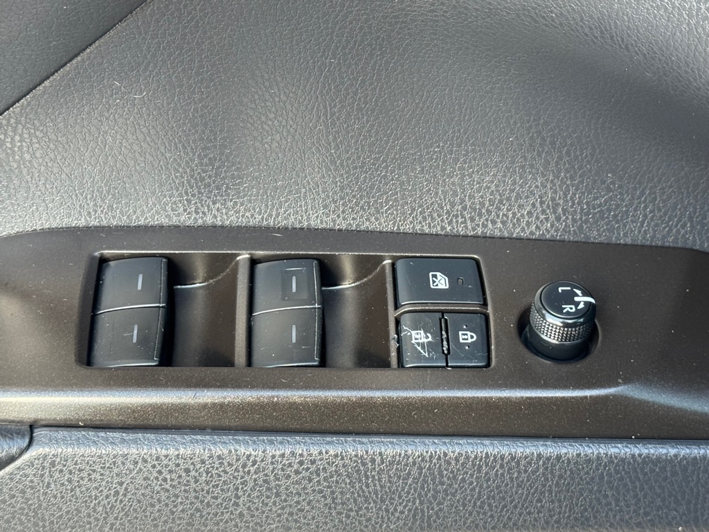 Photo 6 of this TOYOTA CAMRY