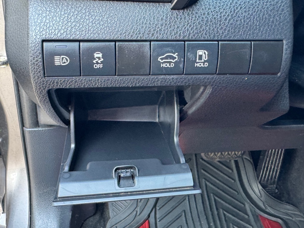 Photo 8 of this TOYOTA CAMRY