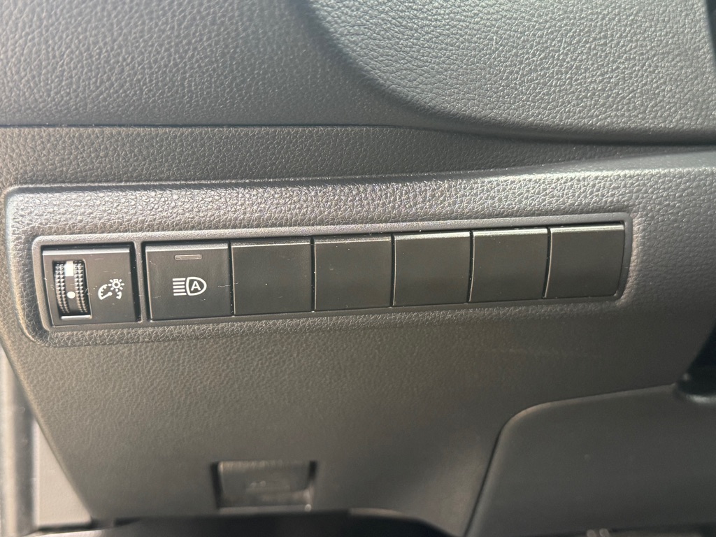 Photo 8 of this TOYOTA COROLLA