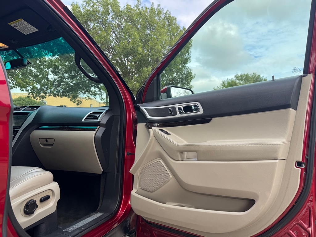 Photo 31 of this FORD EXPLORER