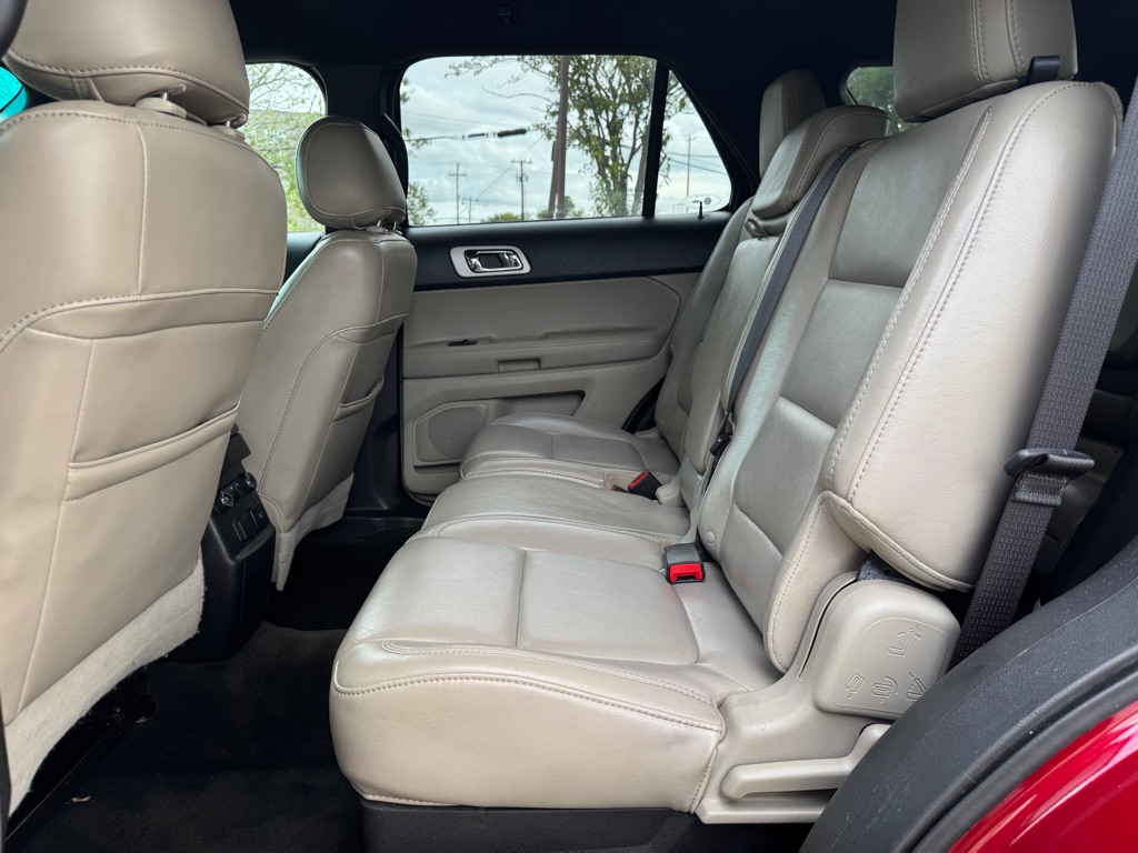 Photo 26 of this FORD EXPLORER