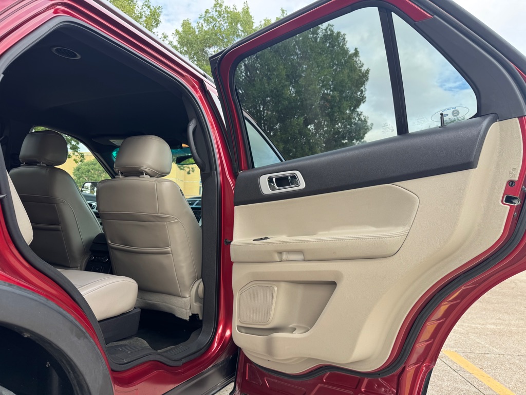 Photo 28 of this FORD EXPLORER