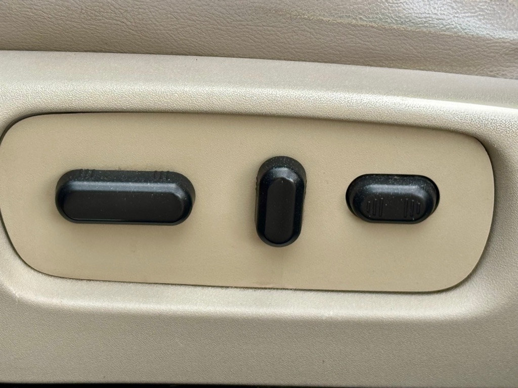 Photo 8 of this FORD EXPLORER