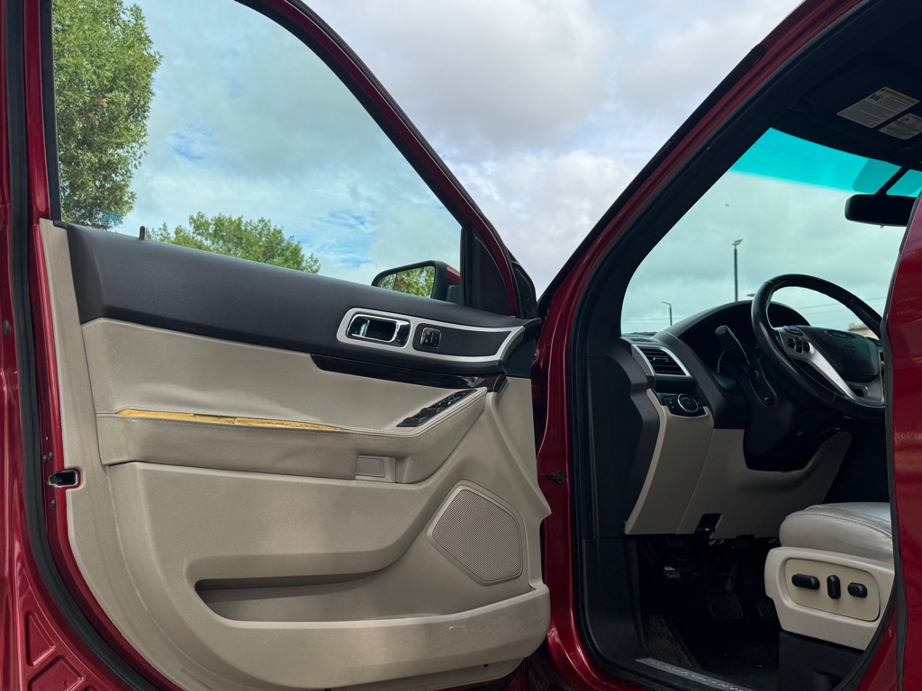 Photo 5 of this FORD EXPLORER