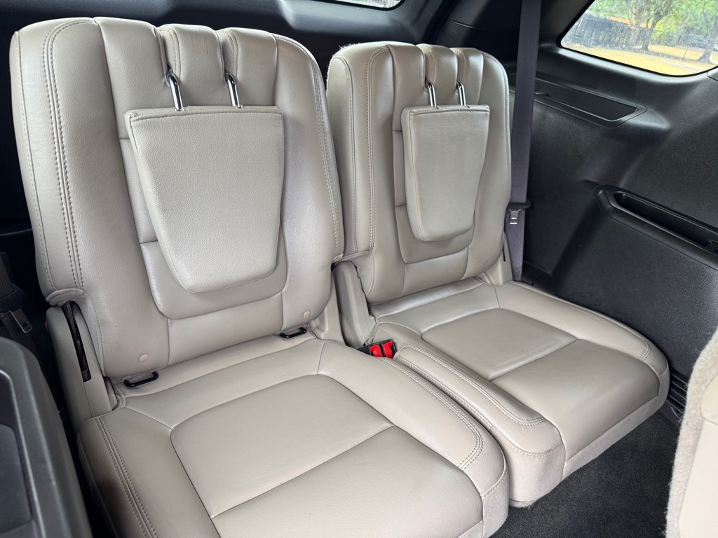 Photo 30 of this FORD EXPLORER