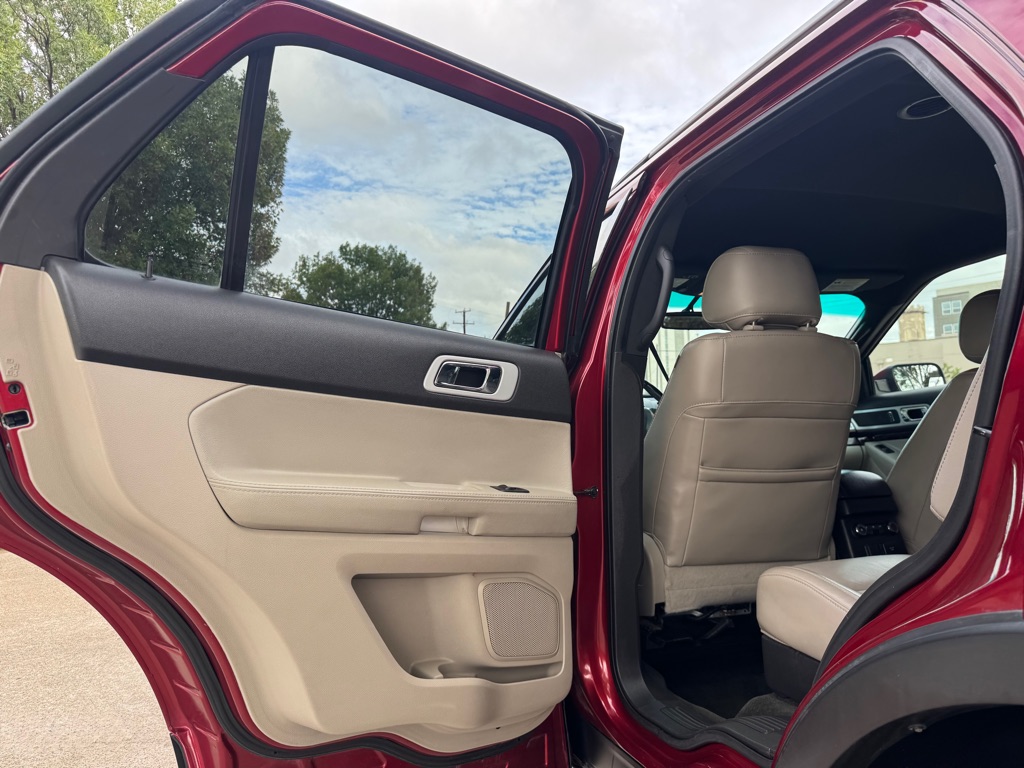 Photo 25 of this FORD EXPLORER