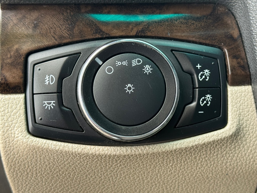 Photo 9 of this FORD EXPLORER