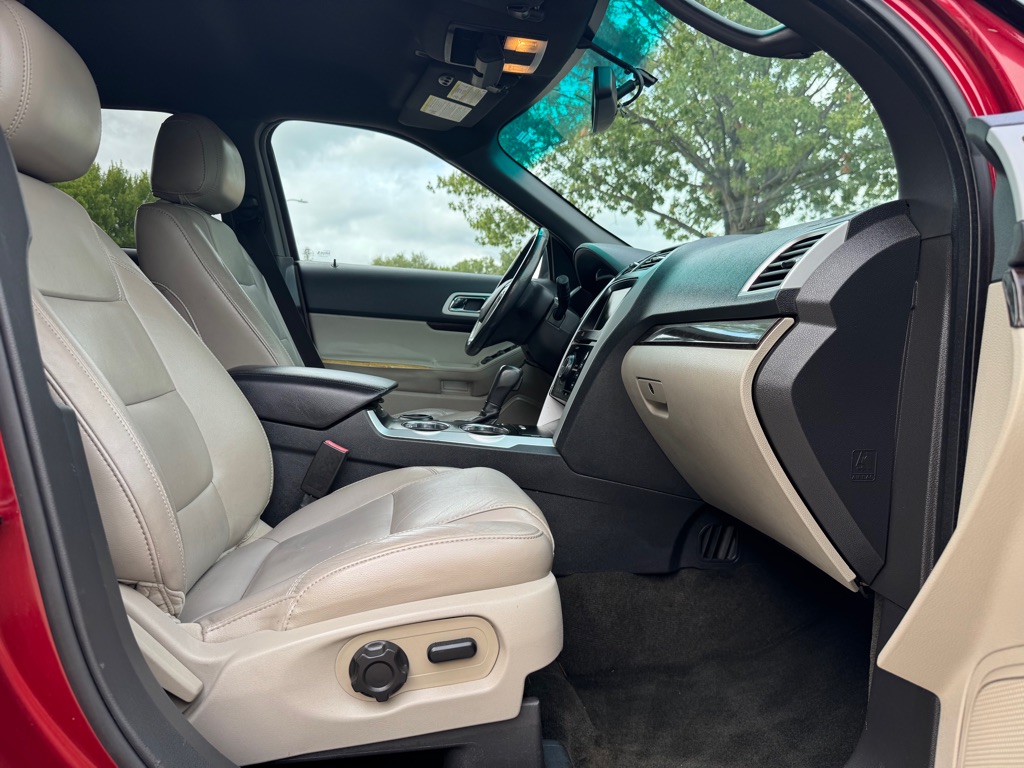 Photo 32 of this FORD EXPLORER