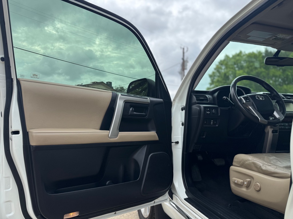 Photo 7 of this TOYOTA 4RUNNER