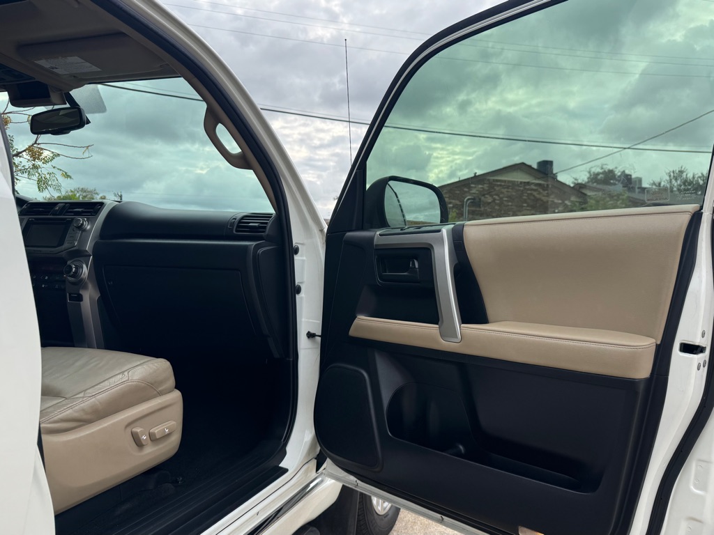 Photo 30 of this TOYOTA 4RUNNER
