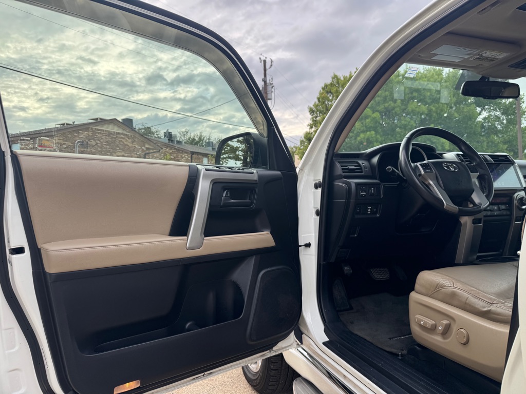 Photo 7 of this TOYOTA 4RUNNER