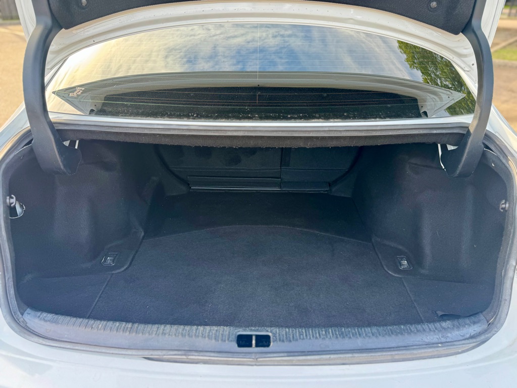 Photo 32 of this LEXUS IS 200T