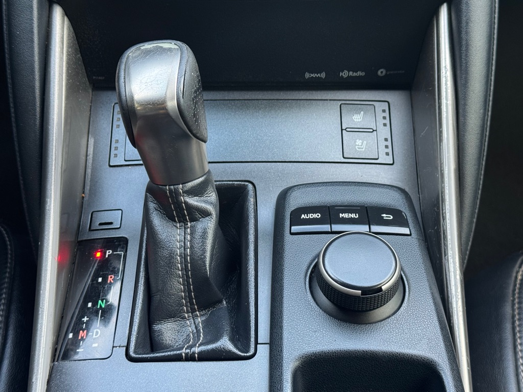 Photo 19 of this LEXUS IS 200T
