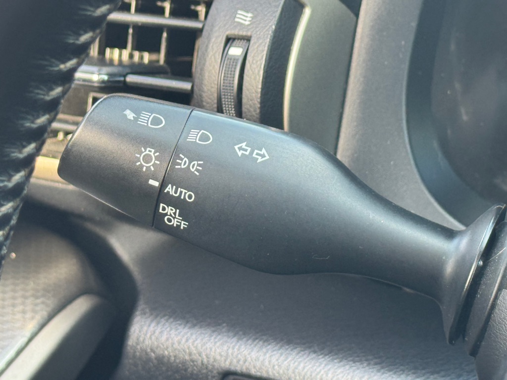 Photo 15 of this LEXUS IS 200T