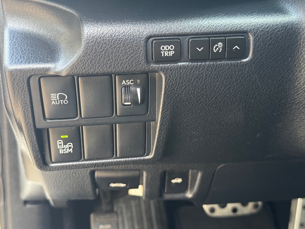 Photo 10 of this LEXUS IS 200T