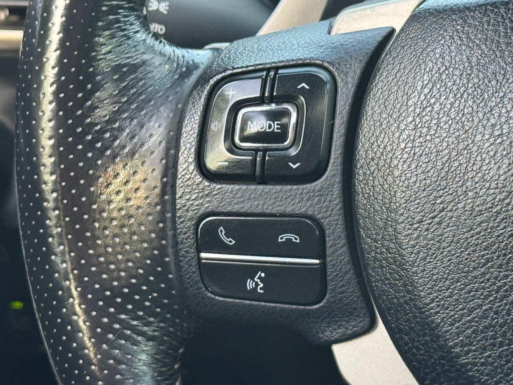 Photo 13 of this LEXUS IS 200T
