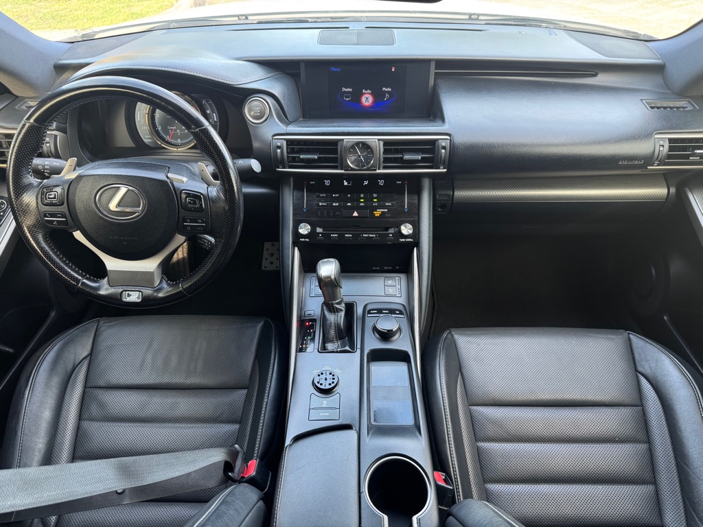 Photo 18 of this LEXUS IS 200T