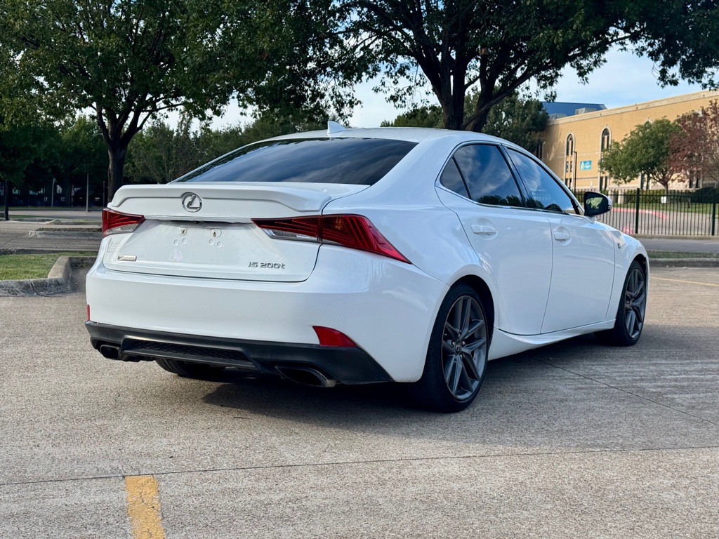 Photo 3 of this LEXUS IS 200T