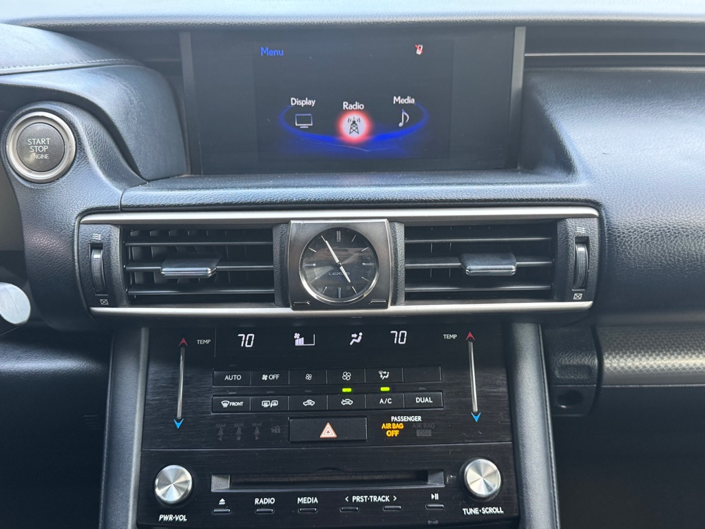 Photo 20 of this LEXUS IS 200T