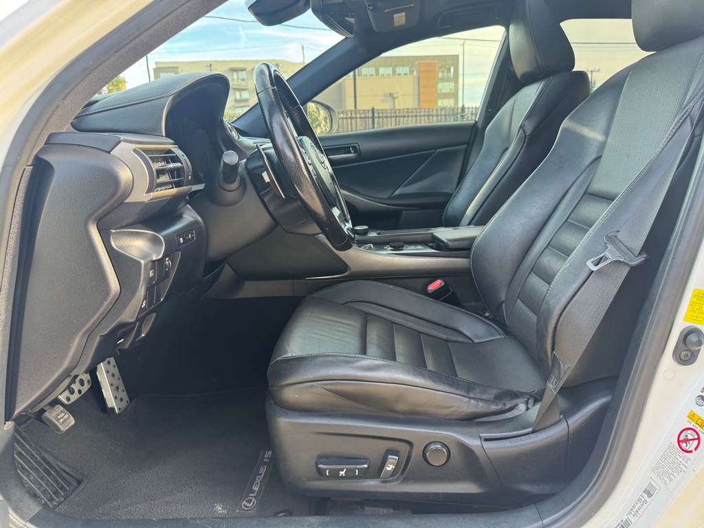 Photo 8 of this LEXUS IS 200T
