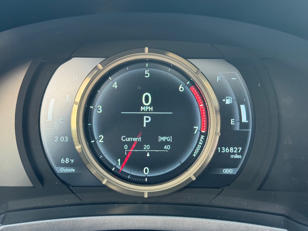 Photo 17 of this LEXUS IS 200T