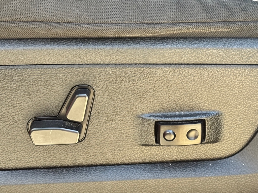 Photo 8 of this RAM 1500 CLASSIC