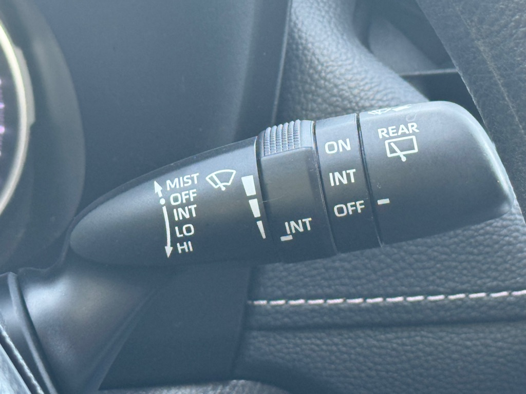 Photo 16 of this TOYOTA RAV4 HYBRID