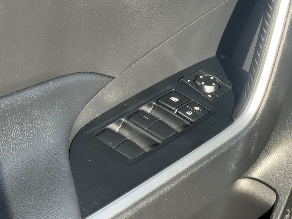 Photo 6 of this TOYOTA RAV4 HYBRID
