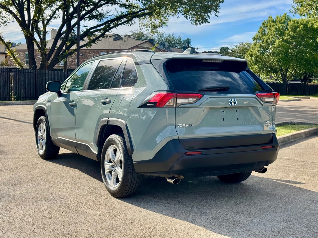 Photo 4 of this TOYOTA RAV4 HYBRID