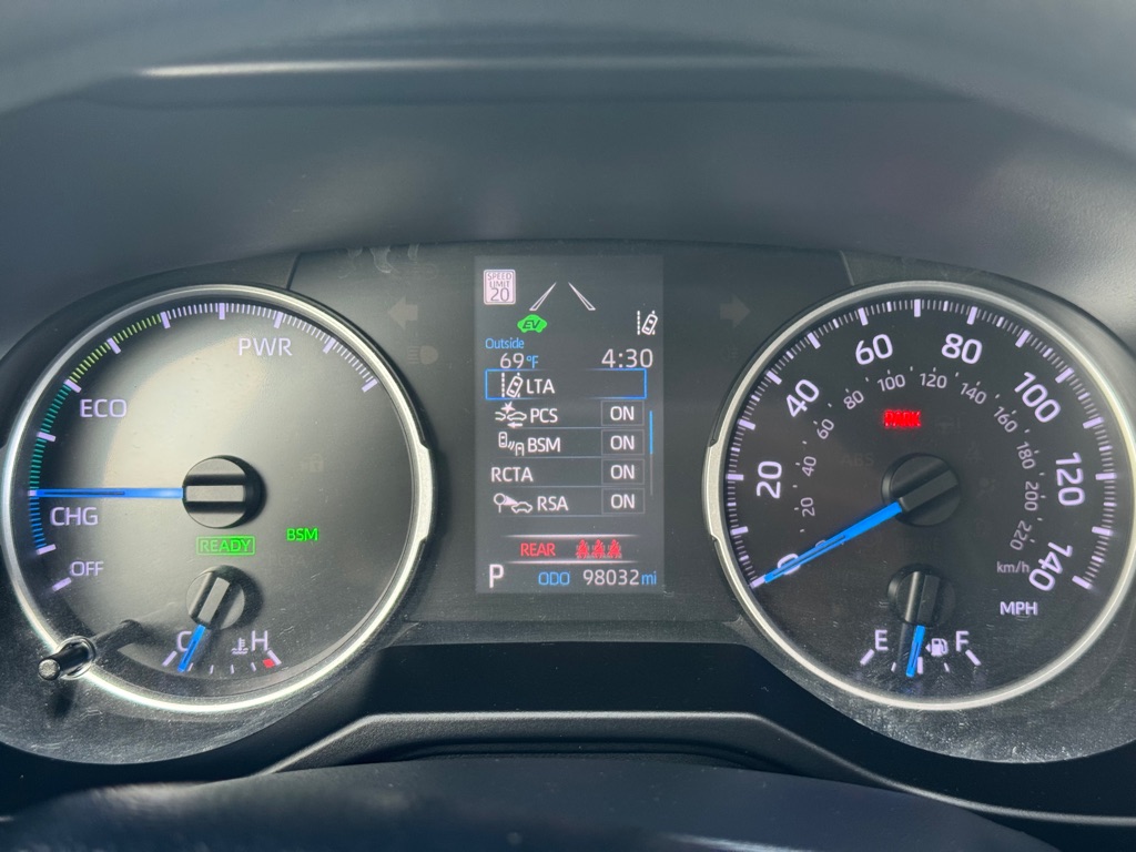 Photo 17 of this TOYOTA RAV4 HYBRID