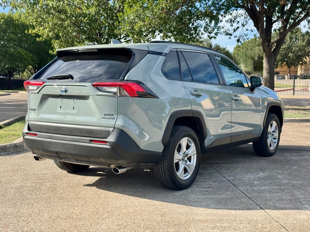 Photo 3 of this TOYOTA RAV4 HYBRID