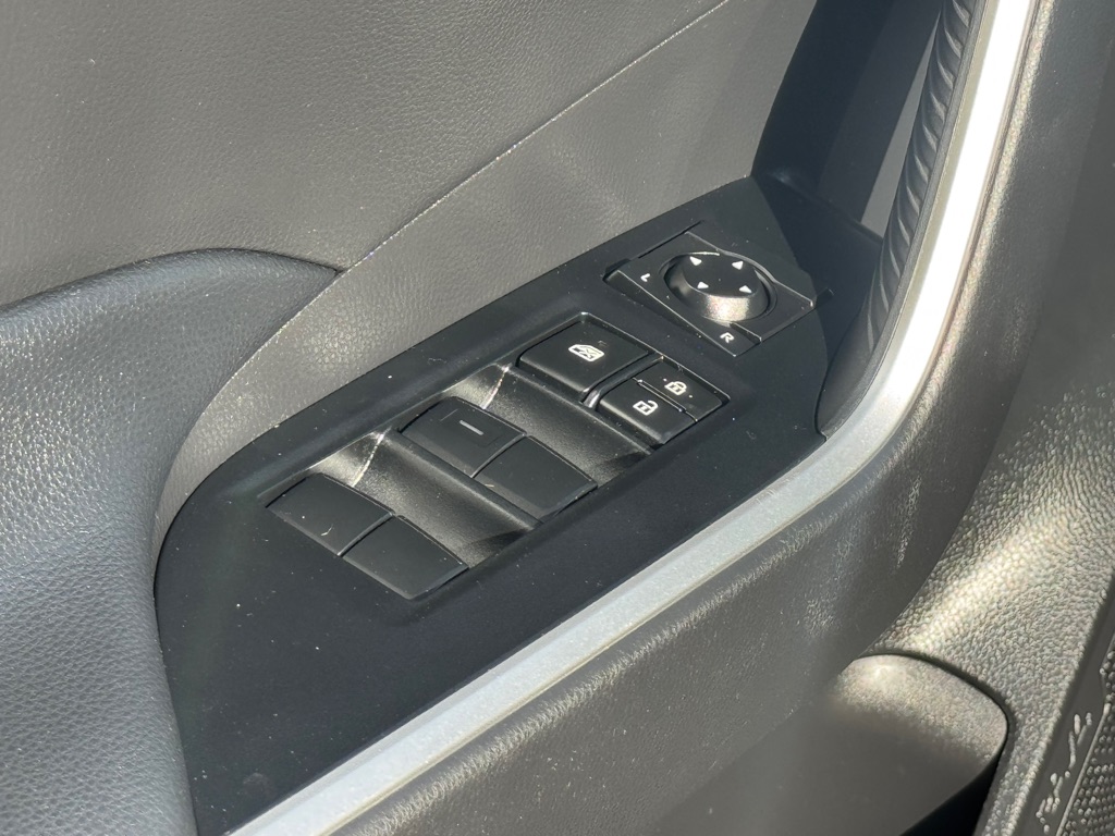 Photo 7 of this TOYOTA RAV4 HYBRID