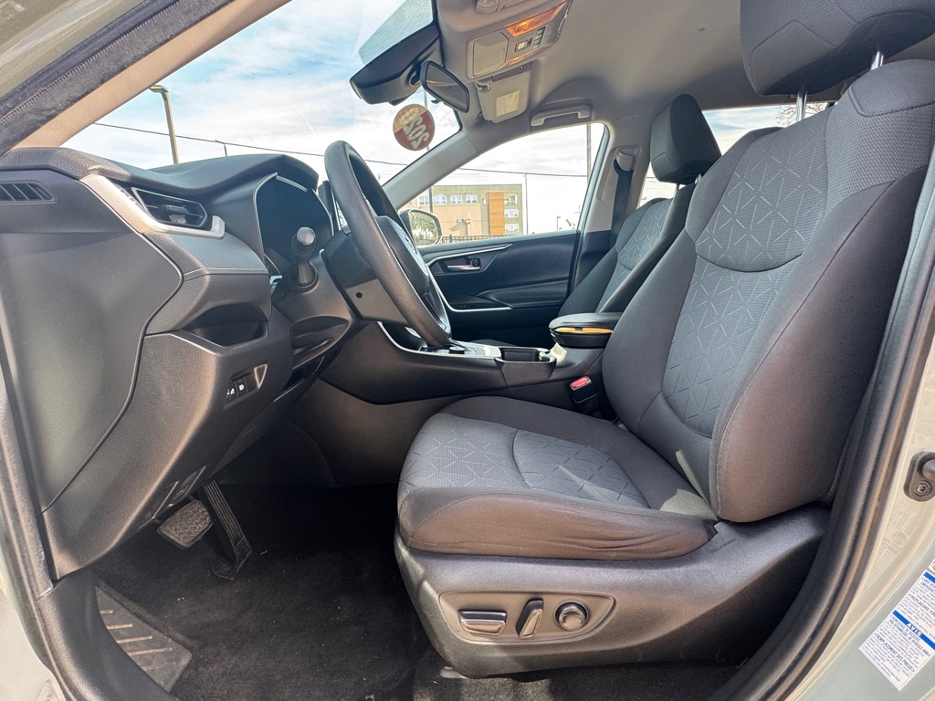 Photo 9 of this TOYOTA RAV4 HYBRID