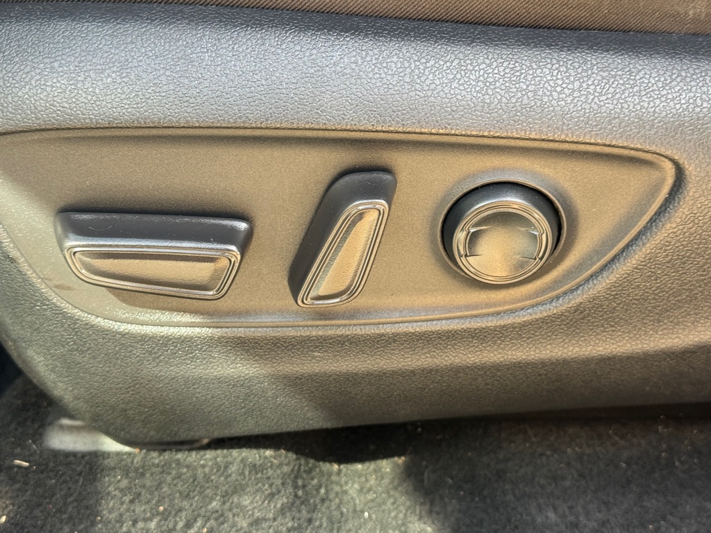 Photo 10 of this TOYOTA RAV4 HYBRID