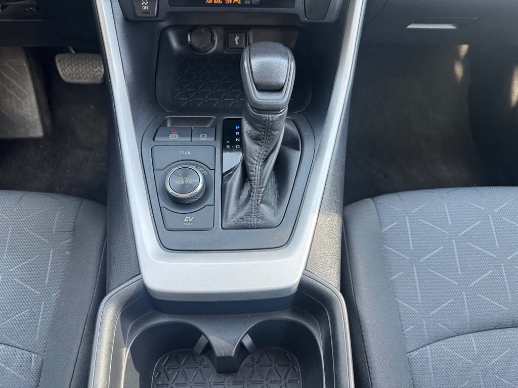 Photo 19 of this TOYOTA RAV4 HYBRID
