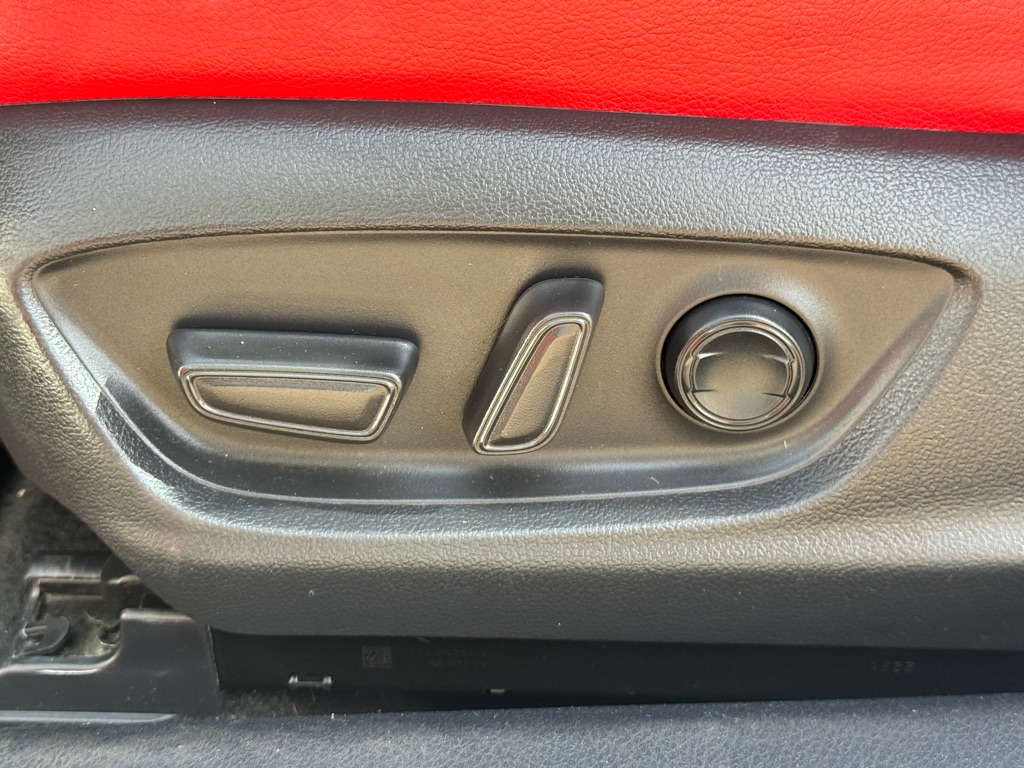 Photo 9 of this TOYOTA CAMRY HYBRID