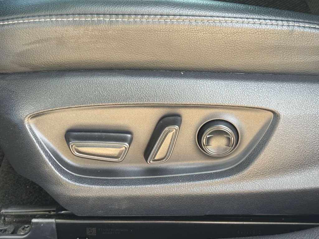 Photo 9 of this TOYOTA CAMRY