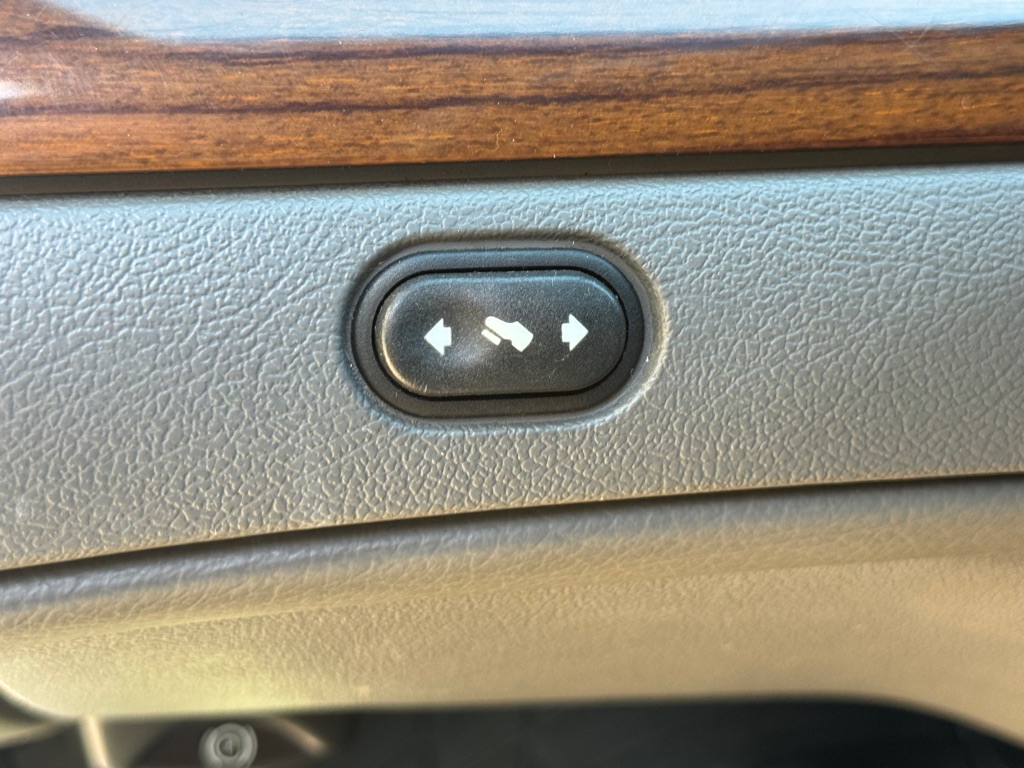 Photo 8 of this FORD CROWN VICTORIA