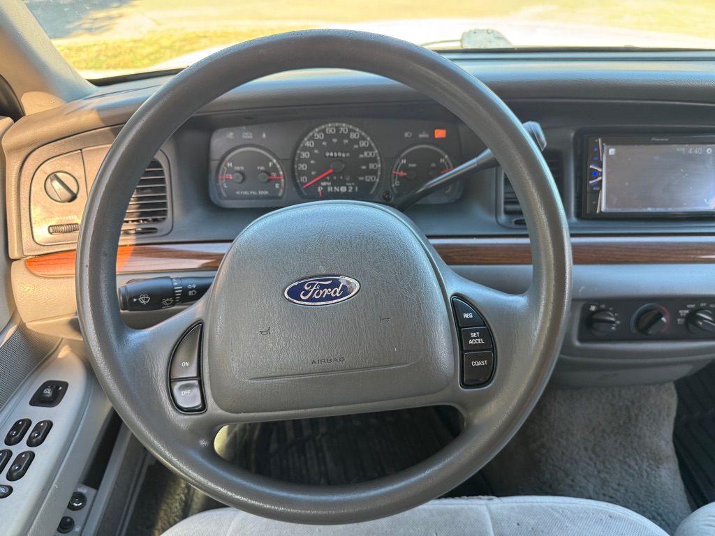 Photo 9 of this FORD CROWN VICTORIA