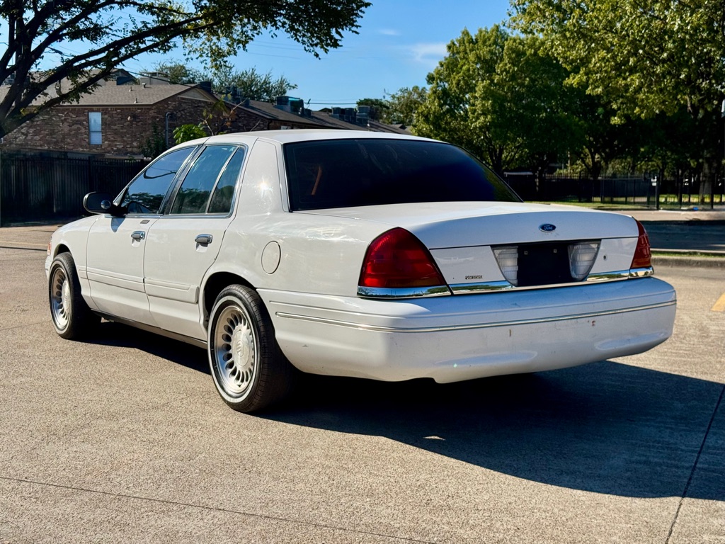 Photo 4 of this FORD CROWN VICTORIA