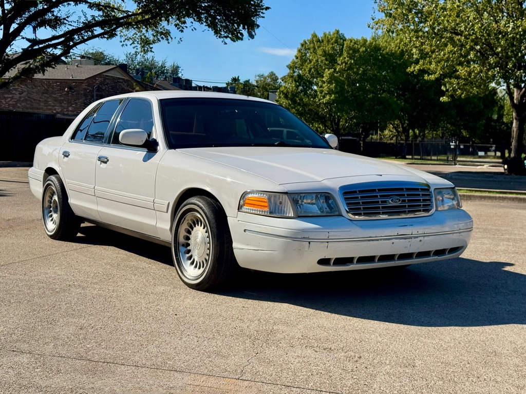 Photo 2 of this FORD CROWN VICTORIA